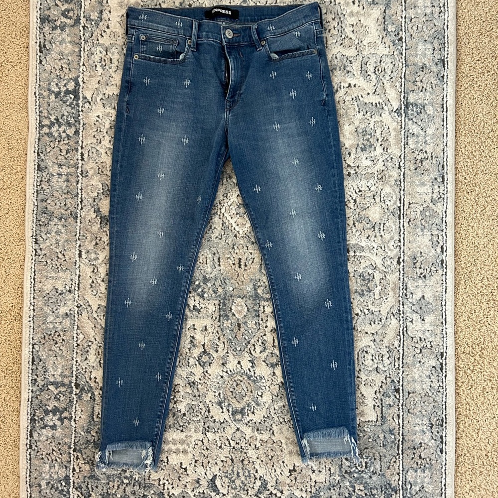 EXPRESS SKINNY JEANS W/ DISTRESSED DESIGNS